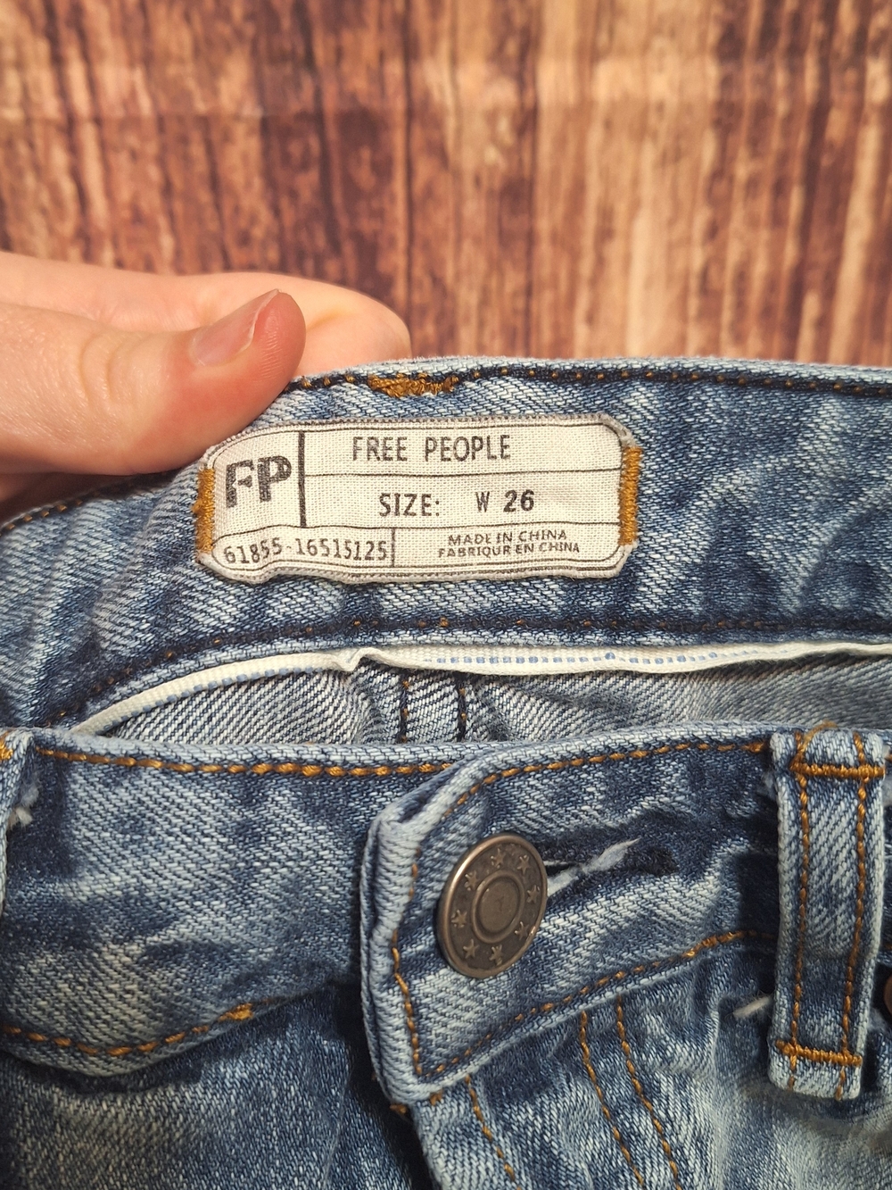 Free People Light Blue Denim Frayed Hem Shorts Size 26! - Picture 4 of 4